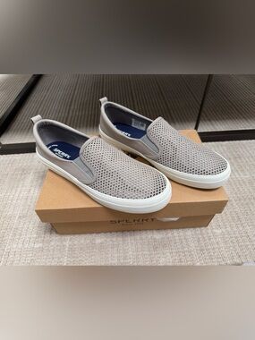NIB SPERRY CREST PERFORATED GREY SLIP ON SNEAKER FLAT SHOES SIZE 11